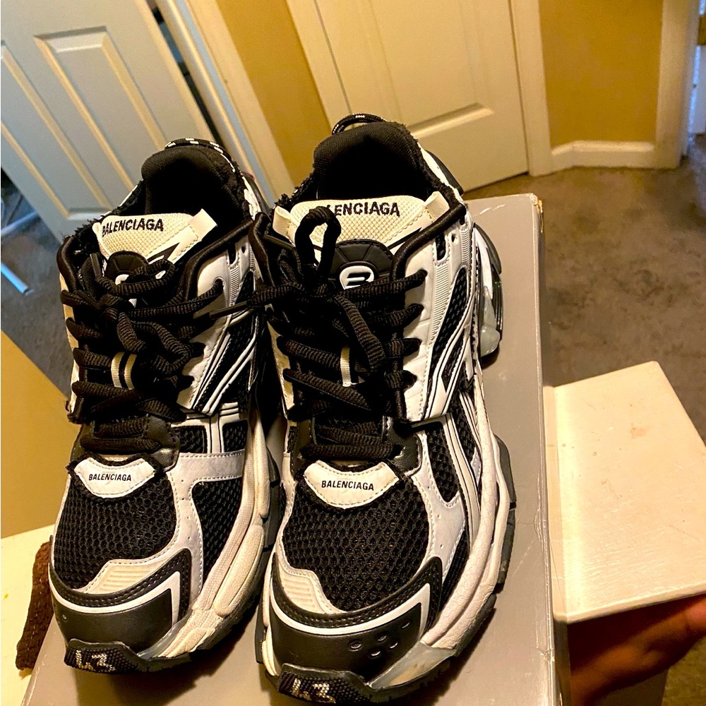 Balenciagas. Black and white .Clean!!